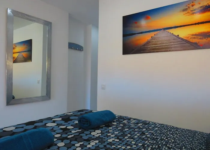 Near The Sea Arenas بلايا ديل إنغلز